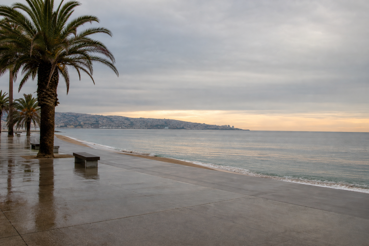 A orla de Viña del Mar num dia cinzento de inverno